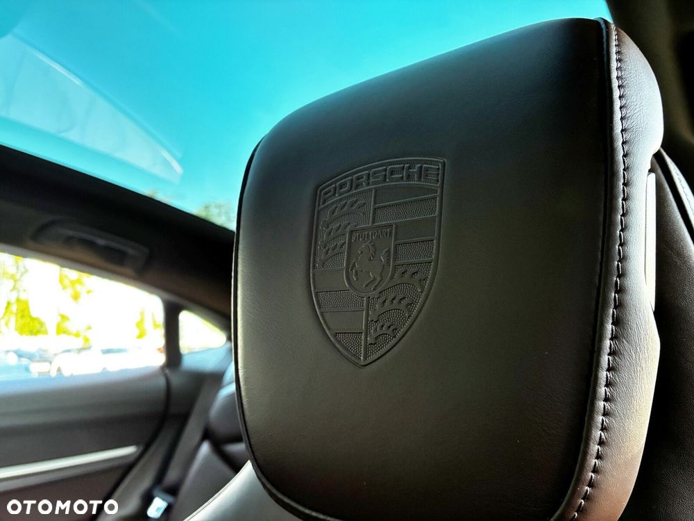 Porsche Taycan - 23