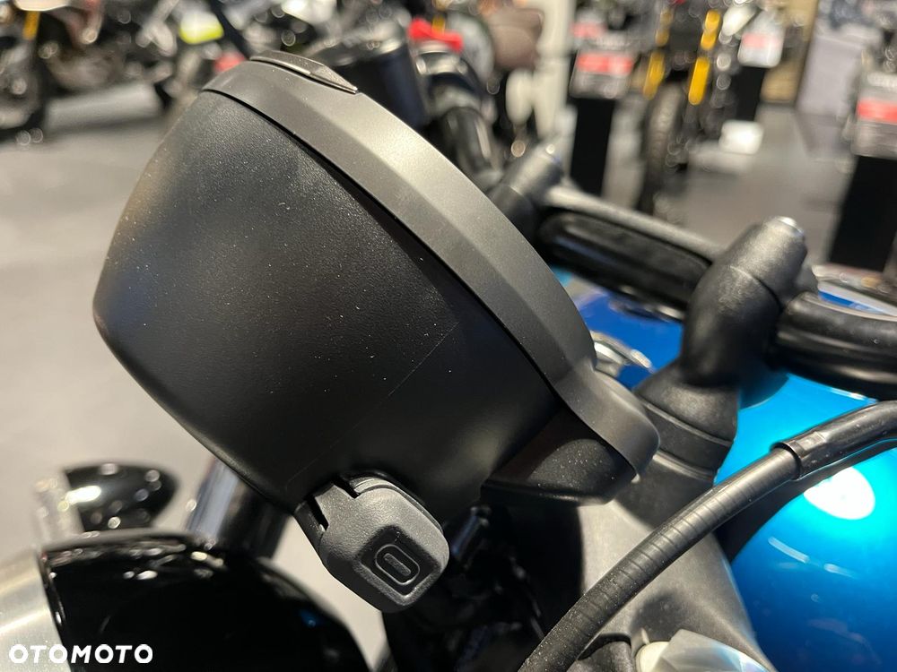 Triumph Bonneville Bobber - 9