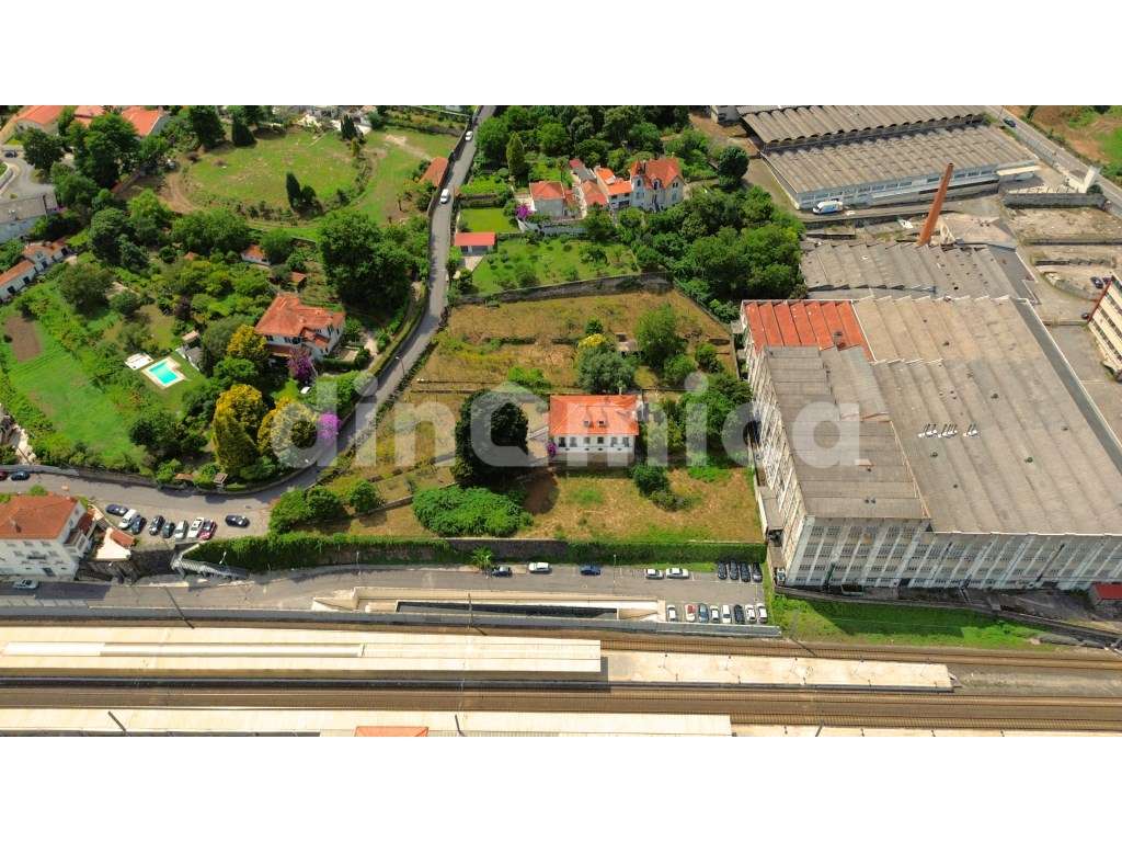 MAGNÍFICA QUINTA JUNTO AO CENTRO! - Grande imagem: 4/35