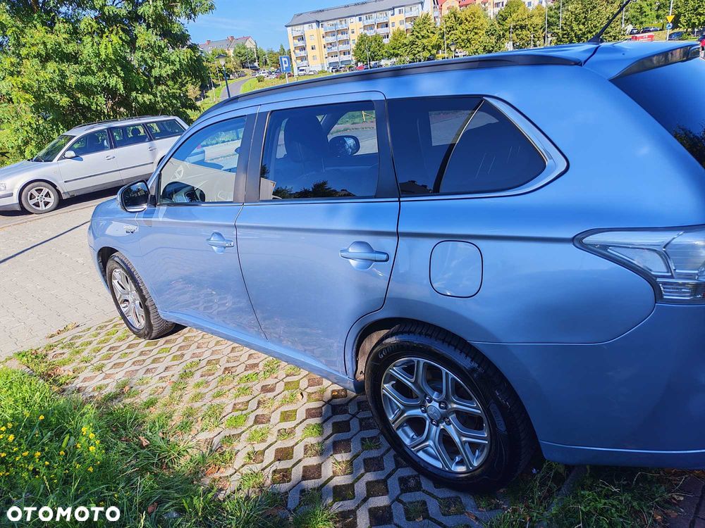 Mitsubishi Outlander - 2