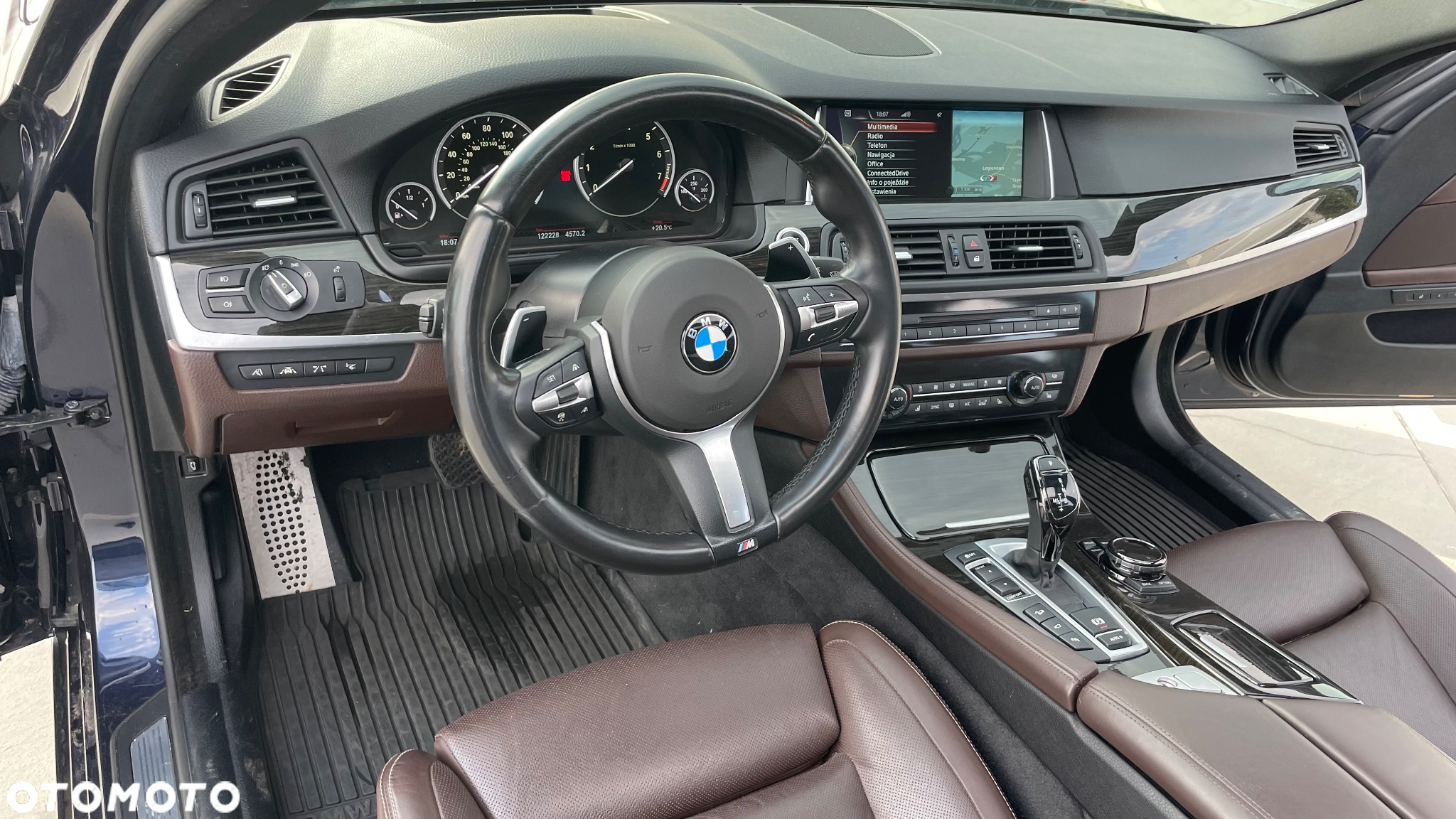 BMW Seria 5 550i xDrive Luxury Line - 29