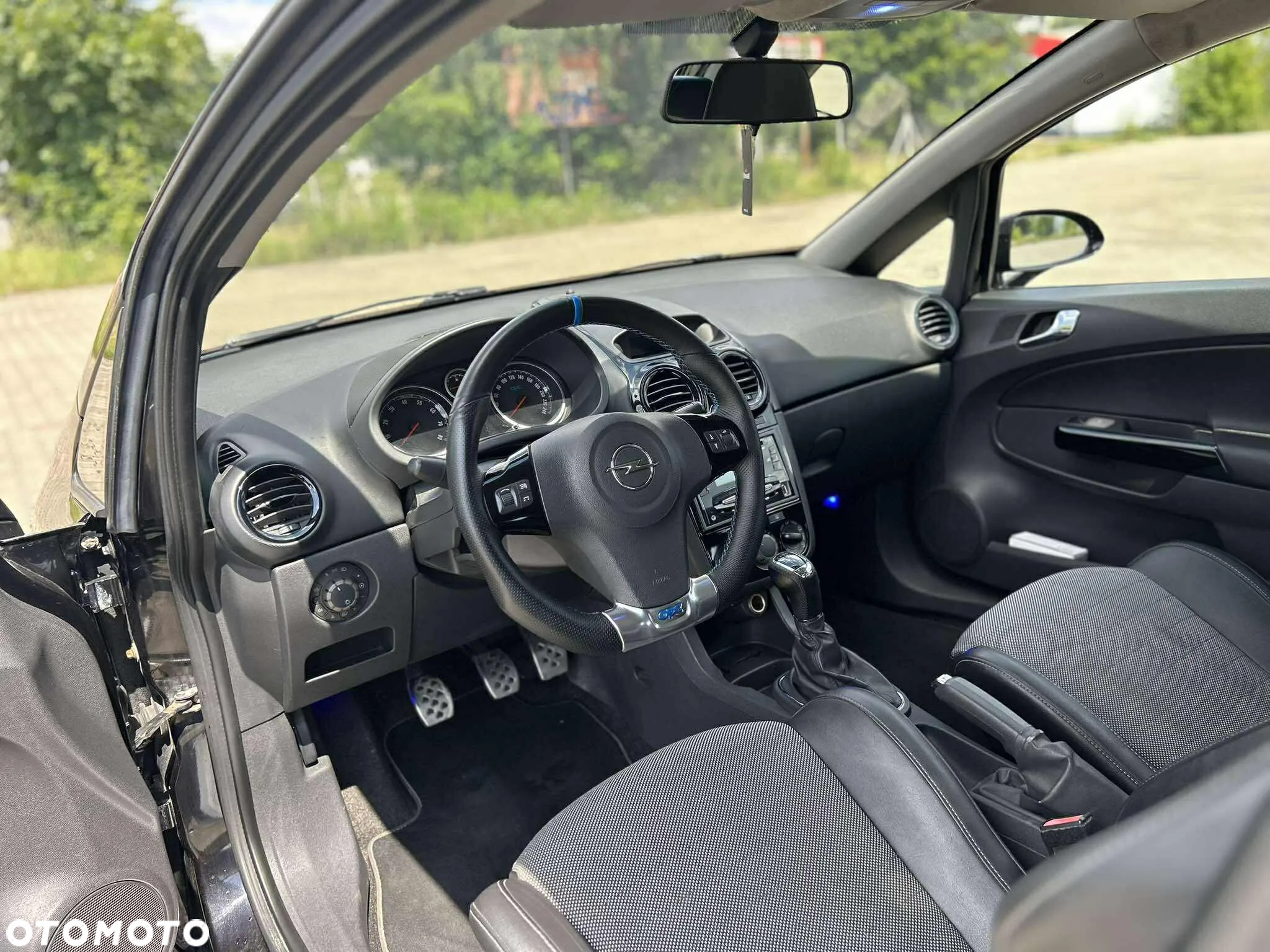 Opel Corsa 1.6T OPC - 10