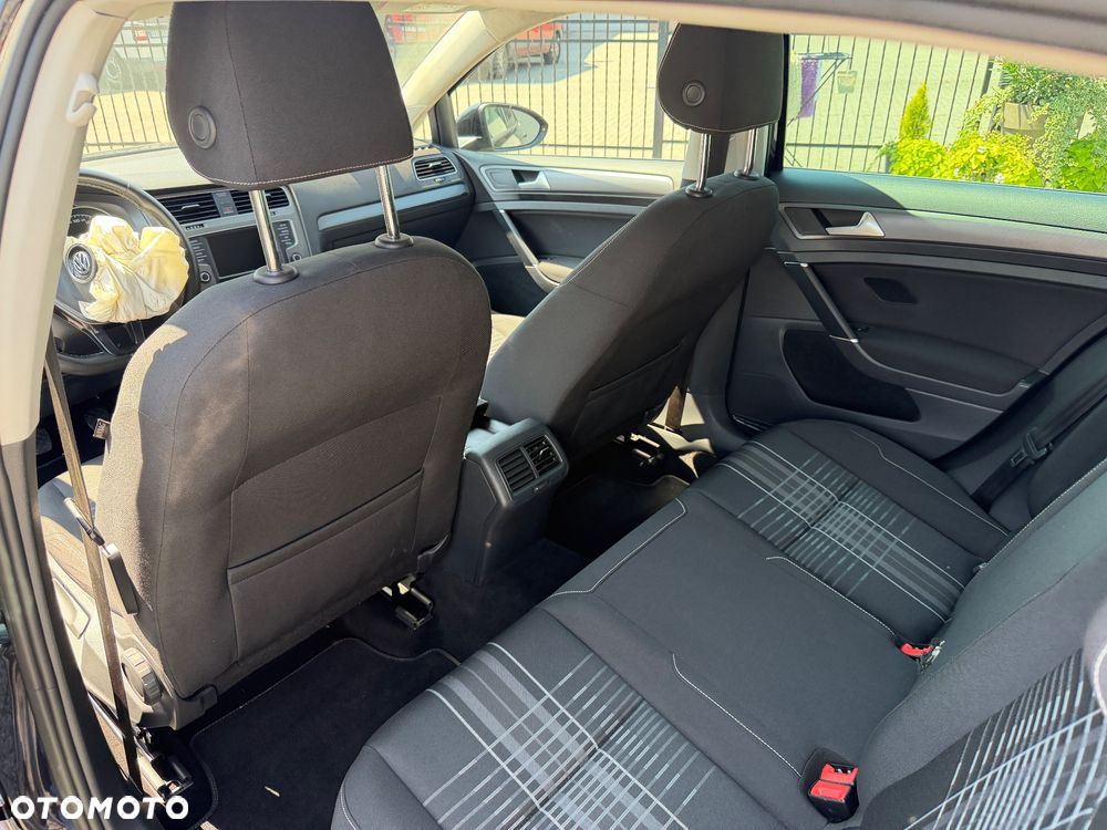 Volkswagen Golf - 26