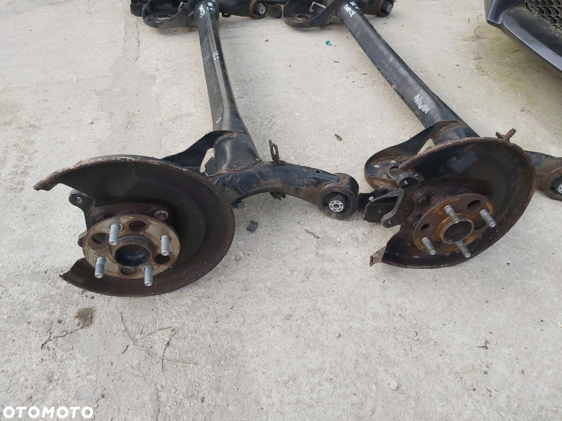 Toyota Yaris III 1,5 belka zawieszenia tył pod TARCZE - 4