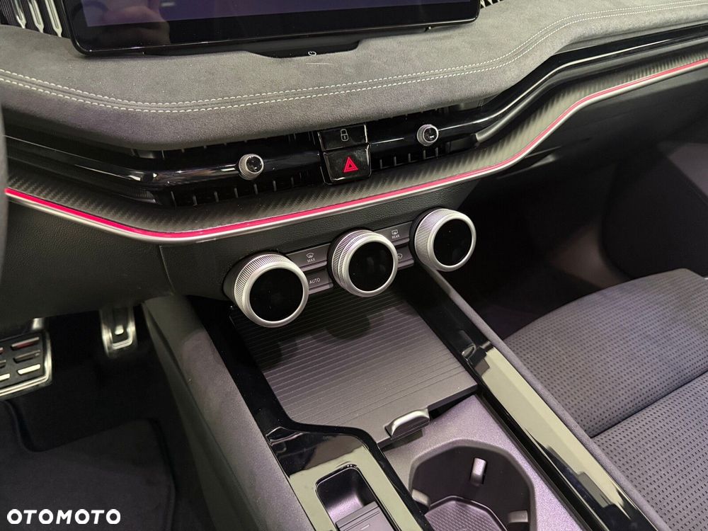 Skoda Superb 2.0 TDI SCR 4x4 Sportline DSG - 29