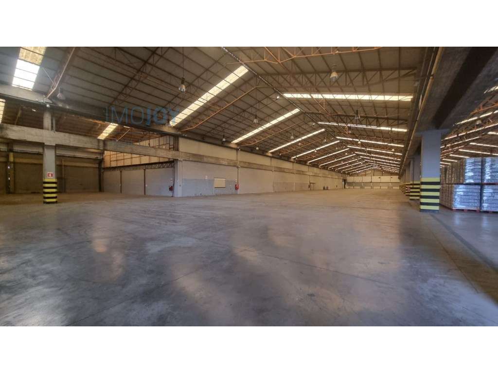 Armazém com muito Potencial para Arrendamento em Setúbal - Grande imagem: 3/17