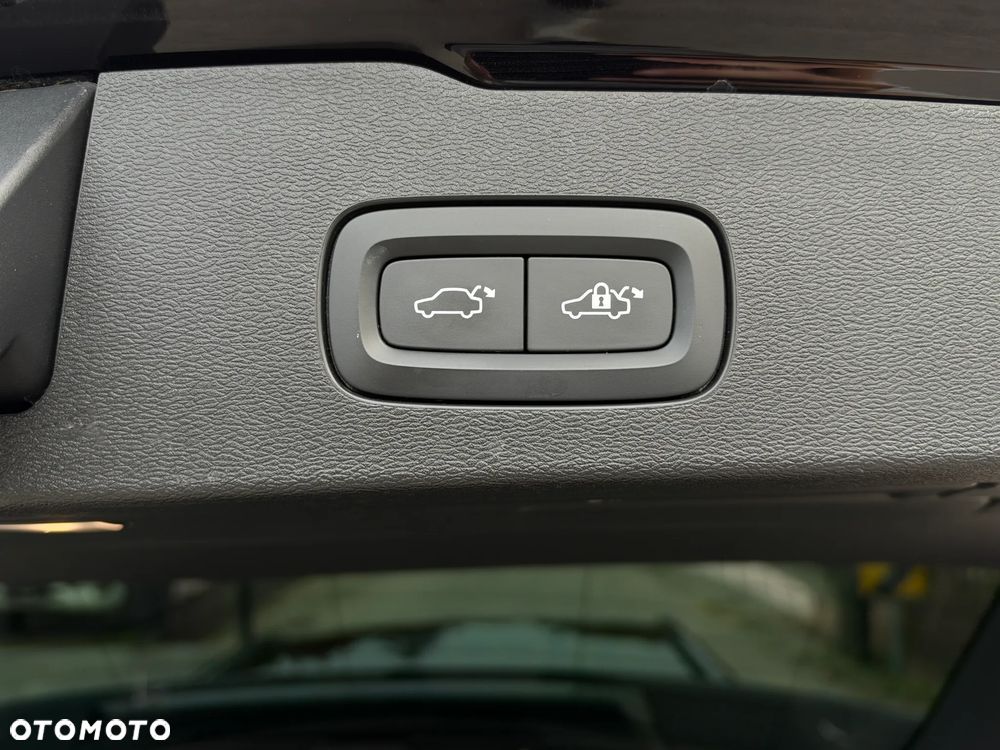 Volvo V60 B4 D R-Design - 37
