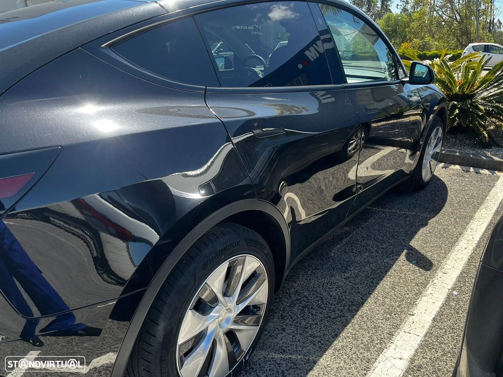 Tesla Model Y - 3