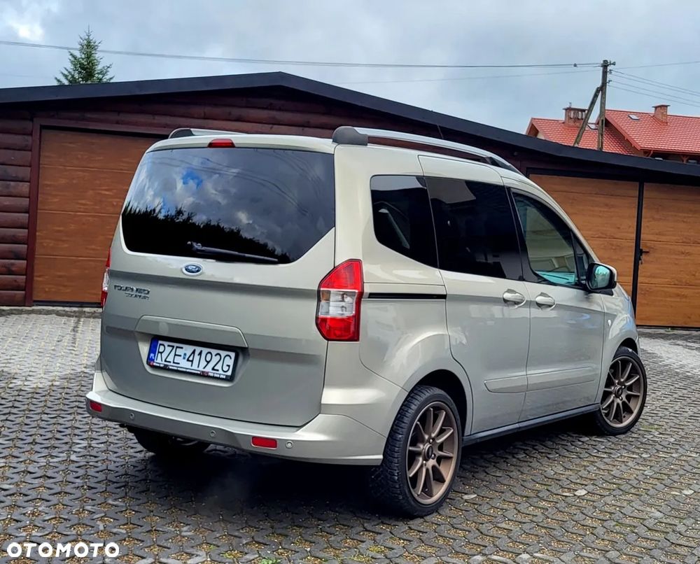 Ford Tourneo Courier 1.0 EcoBoost S&S Titanium - 6