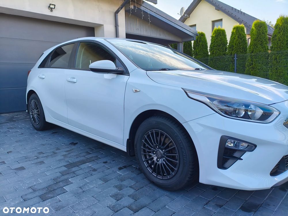 Kia Ceed 1.4 L - 6