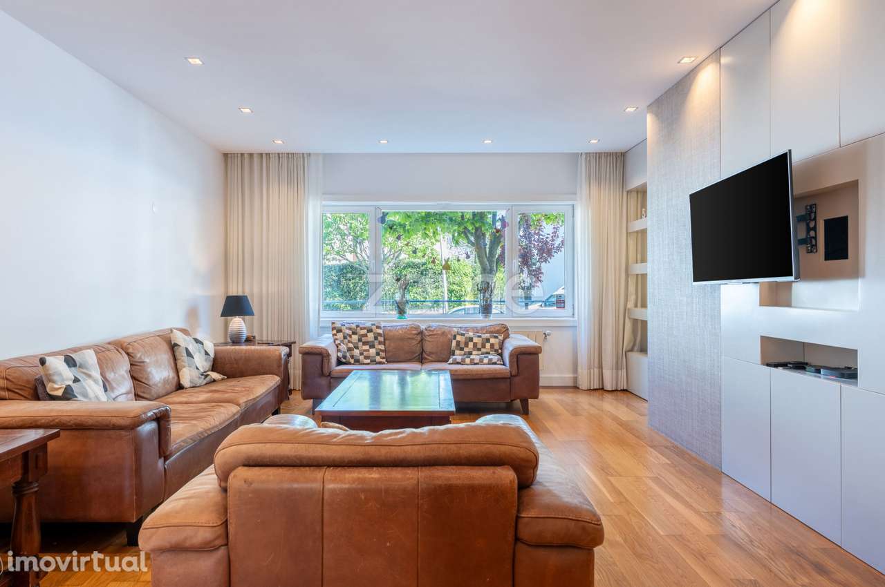 Elegante T4 em Nevogilde com 2 suítes e excelente exposição solar - Grande imagem: 2/56