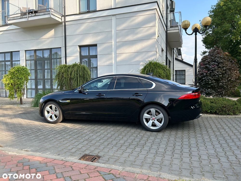Jaguar XF 25t Prestige - 3