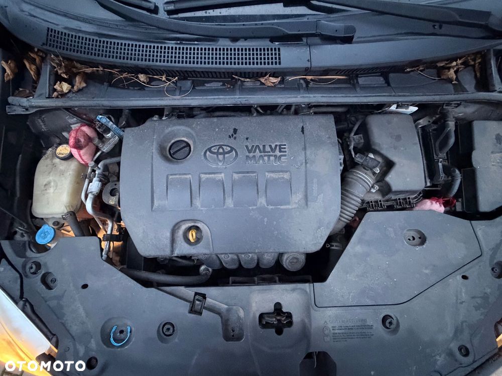 Toyota Avensis 1.6 - 13