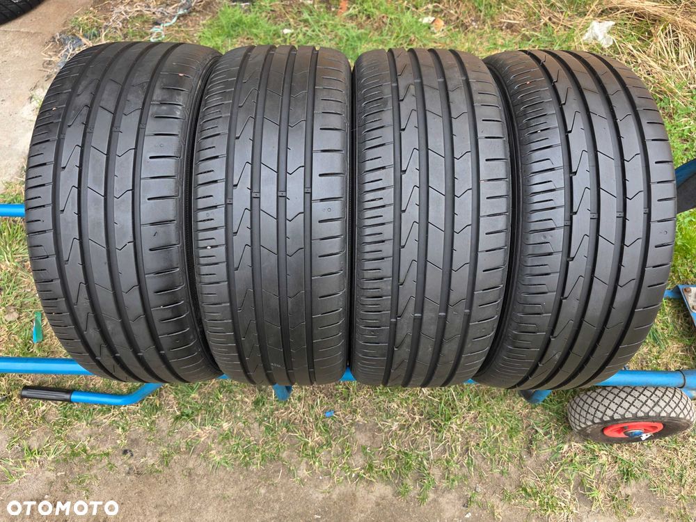 Opony letnie klasy średniej HANKOOK 215/45/16 ok. 6 mm 2021 r.
