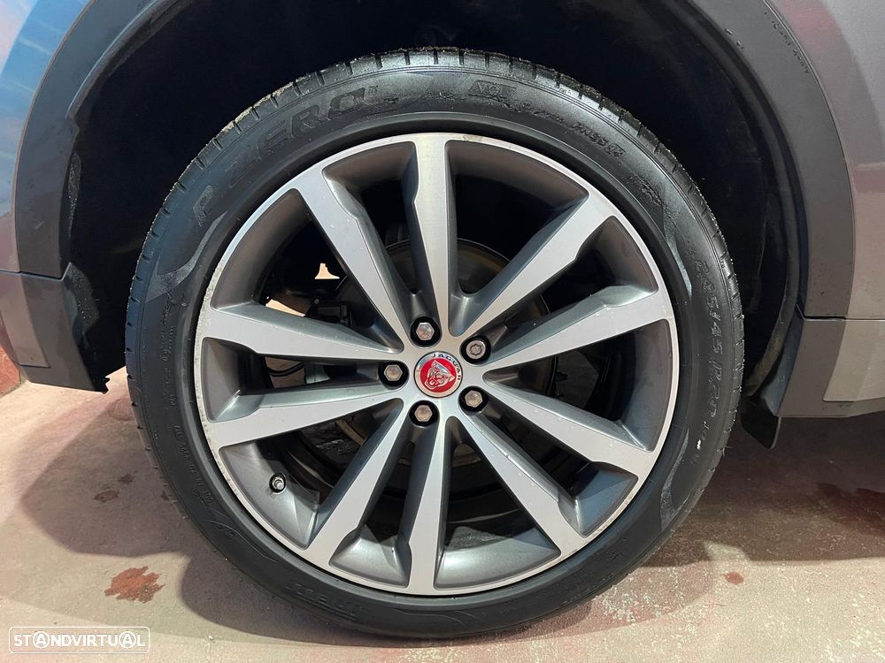 Jaguar E-Pace 2.0 i4D R-Dynamic S - 28