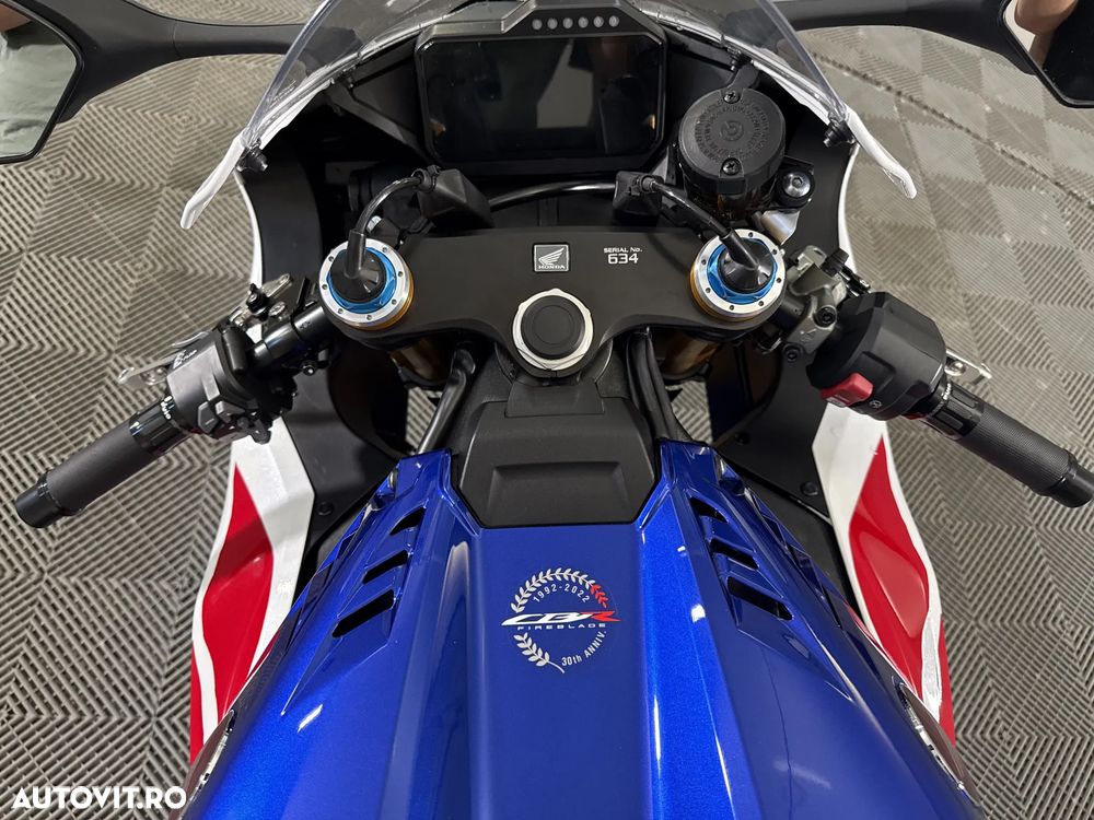 Honda CBR1000RR-R Fireblade SP 30th Anniversary - 10