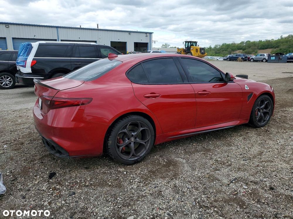 Alfa Romeo Giulia 2.9 V6 Bi-Turbo AT8 Quadrifoglio - 4