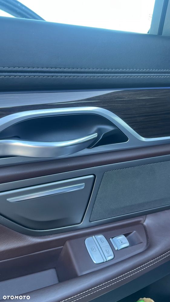BMW Seria 7 750d xDrive - 23
