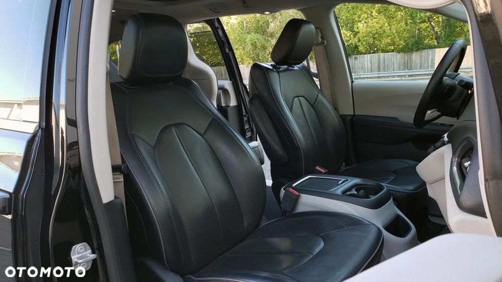 Chrysler Pacifica - 30