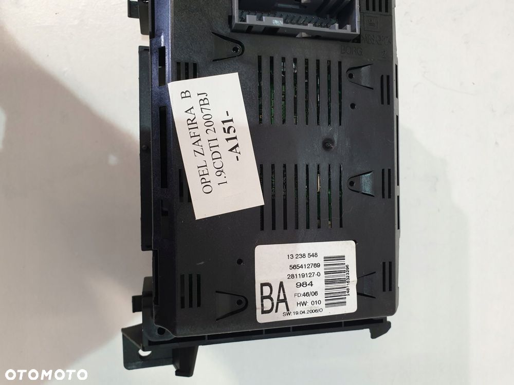 radio cd wyświetlacz 13251048 opel zafira b 1.9cdti 07r - 13