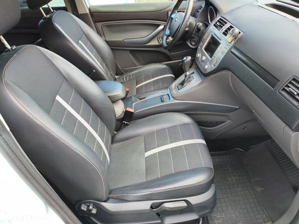 Ford Kuga 2.0 TDCi 4x4 Titanium - 28