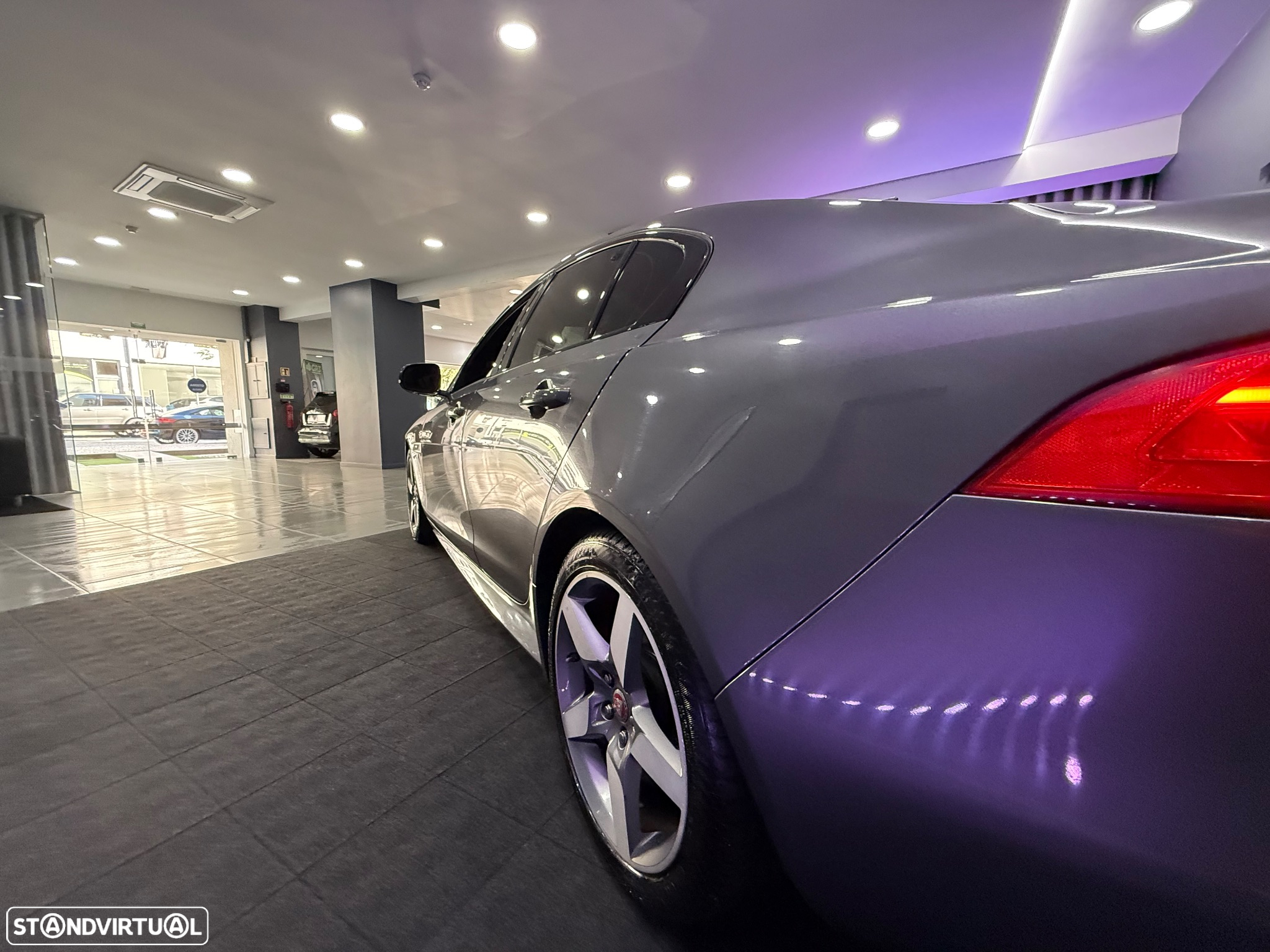 Jaguar XE 2.0 D R-Sport Aut. - 14