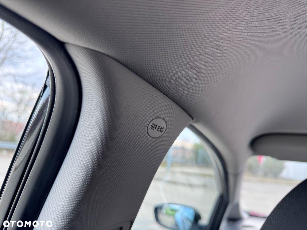Kia Ceed - 36