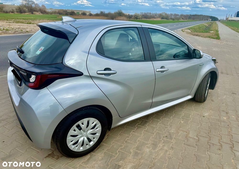 Toyota Yaris ver-hybrid-1-5-active - 8