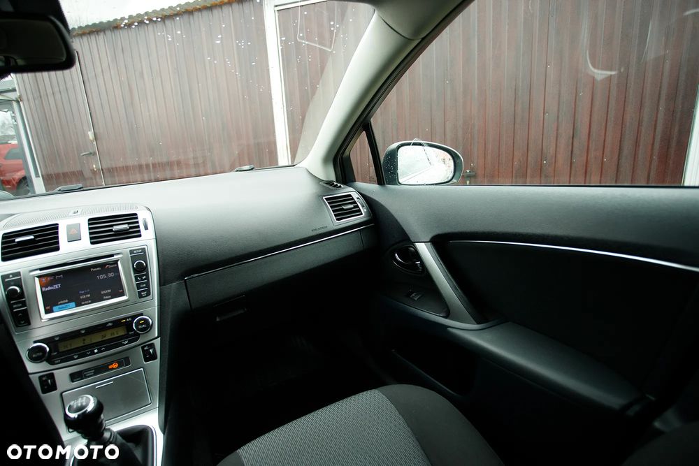 Toyota Avensis 1.8 Sol plus NAVI - 24