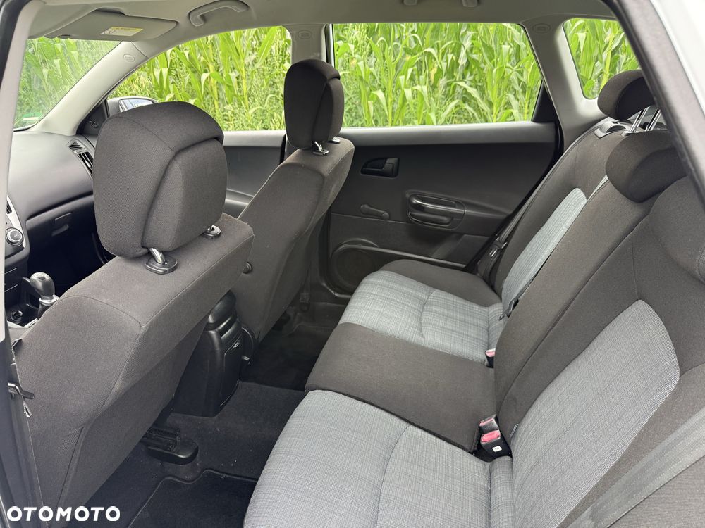 Kia Ceed - 8