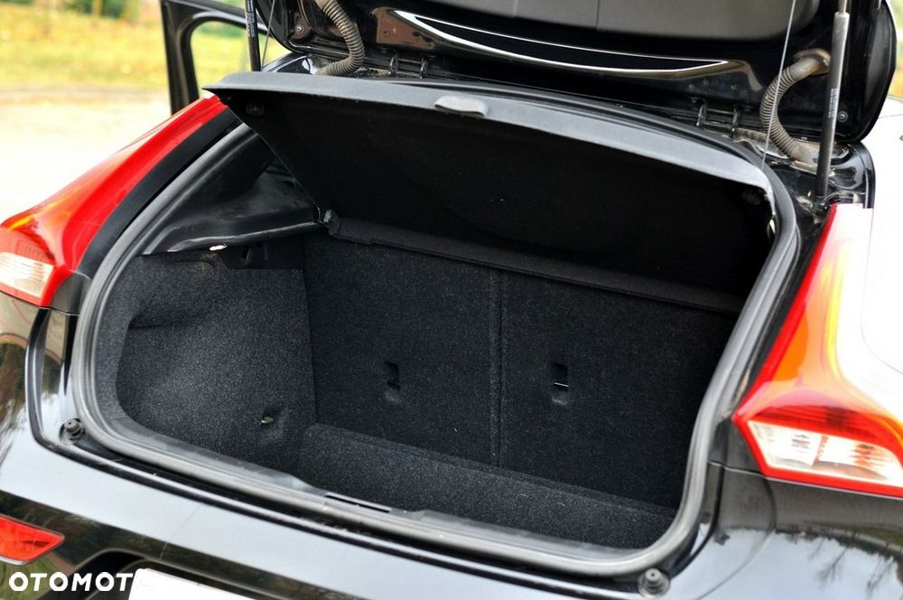 Volvo V40 D2 Drive-E R-Design Momentum - 31
