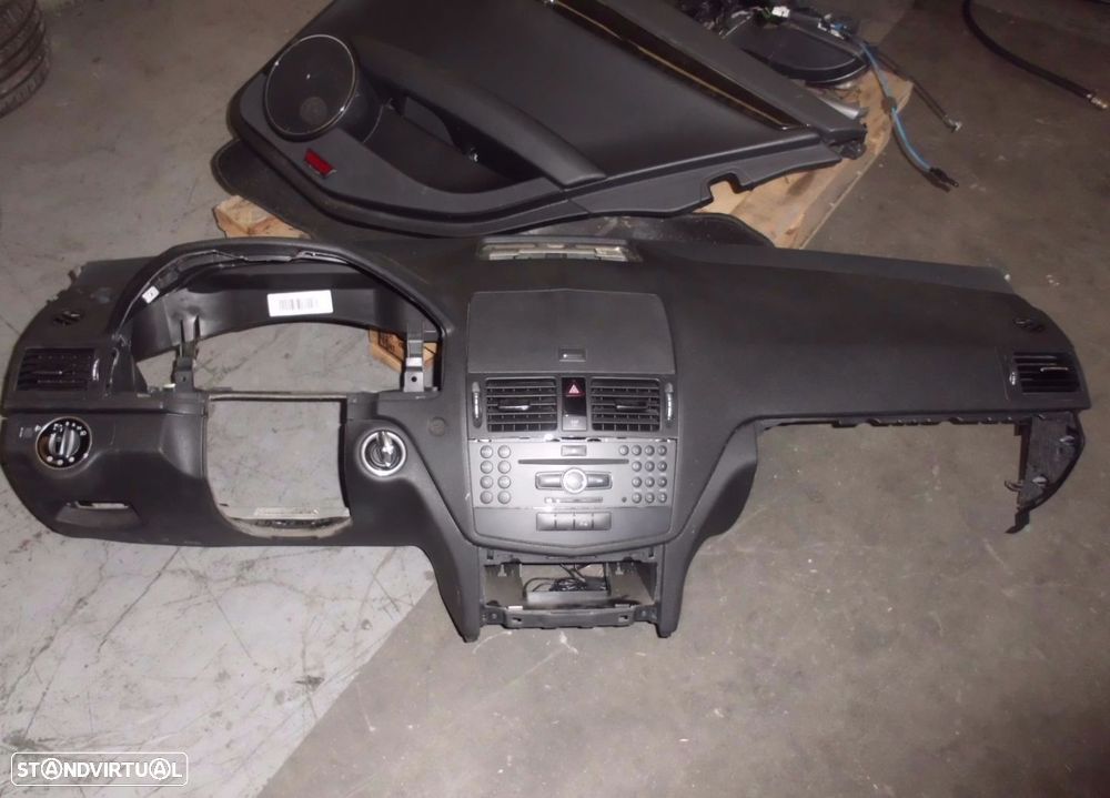 Interiores Mercedes Benz C 220 - 18