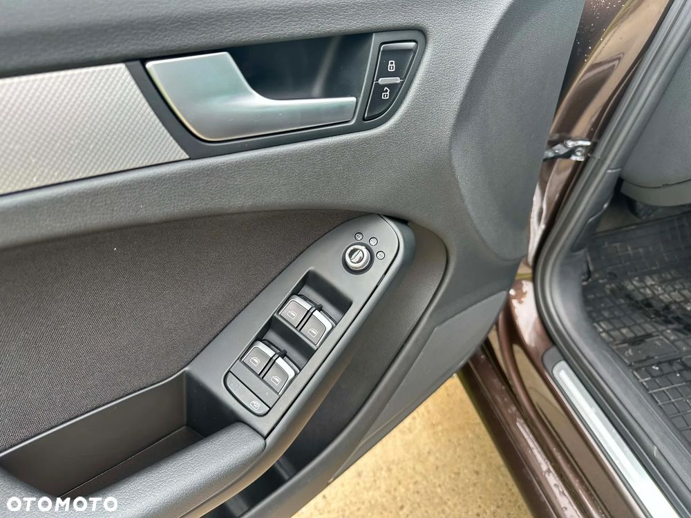 Audi A4 Avant 2.0 TDI DPF quattro Attraction - 11