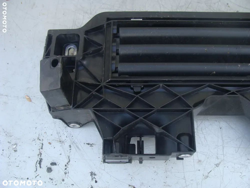 AUDI E-TRON KIEROWNICA POWIETRZA ŻALUZJA  4KE807771 4KE890067B - 6