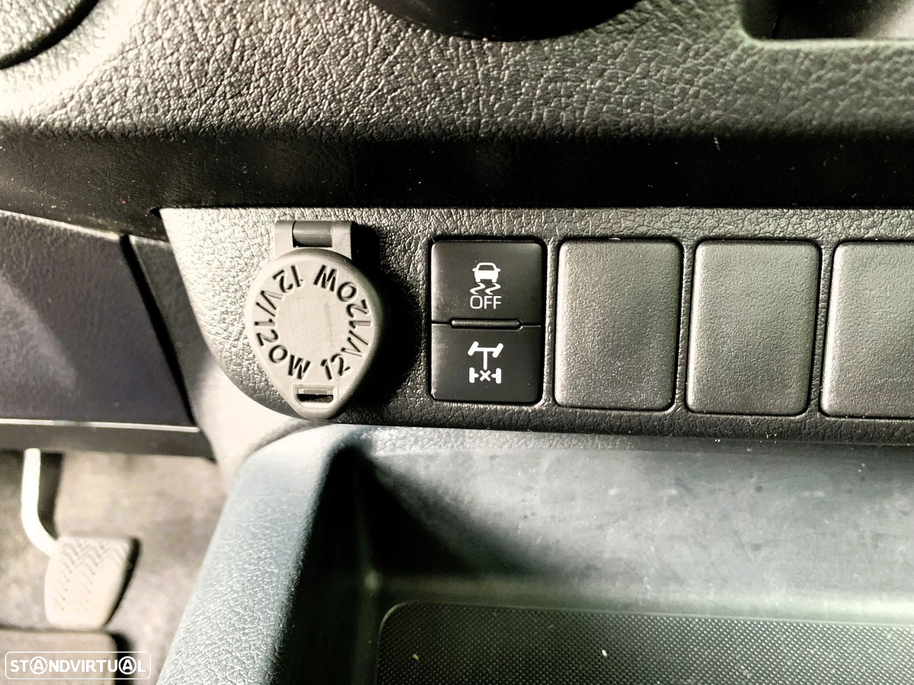 Toyota Hilux 2.4 D-4D 2WD CD Tracker - 19