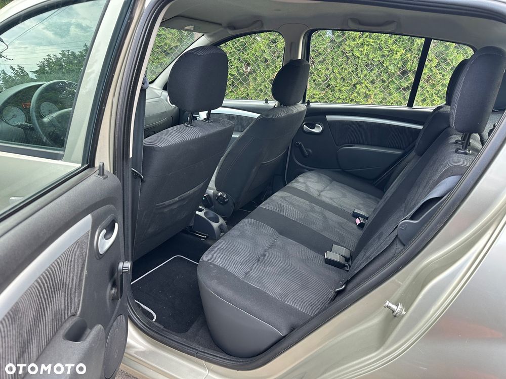 Dacia Sandero 1.5 dCi Laureate - 12