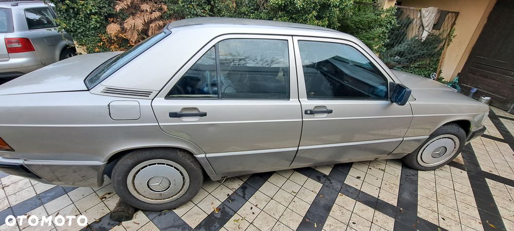 Mercedes-Benz W201 (190) - 4
