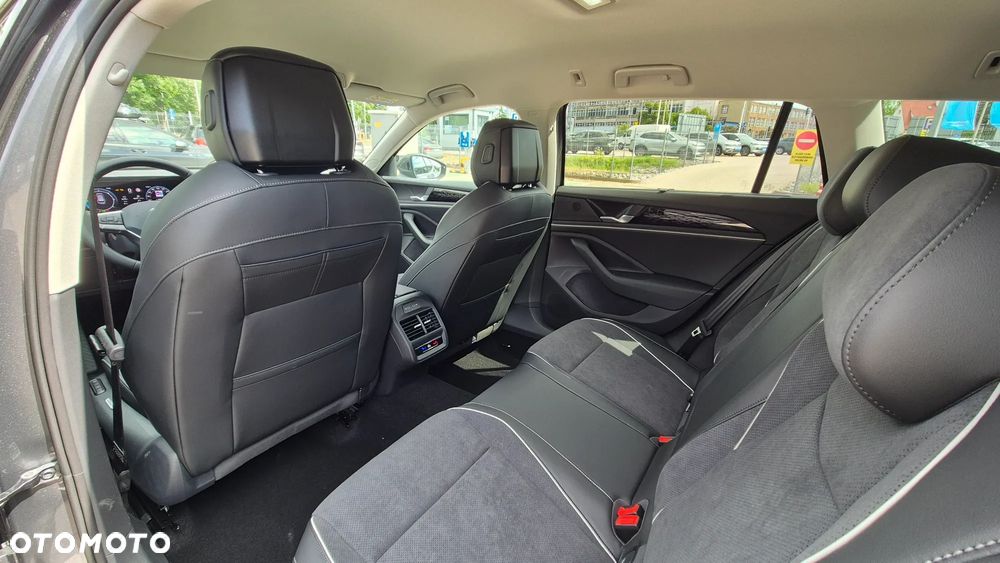 Volkswagen Passat - 11