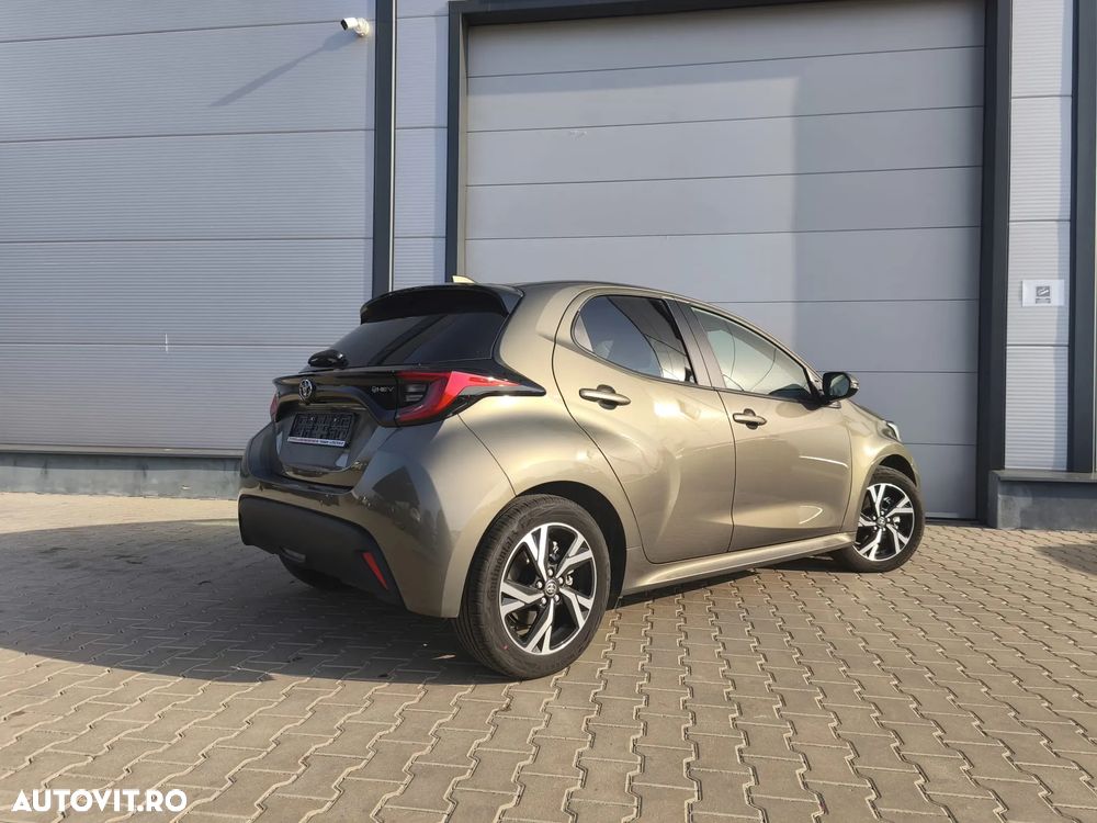 Toyota Yaris 1.5 VVT-i HSD Dynamic Bi-tone - 4