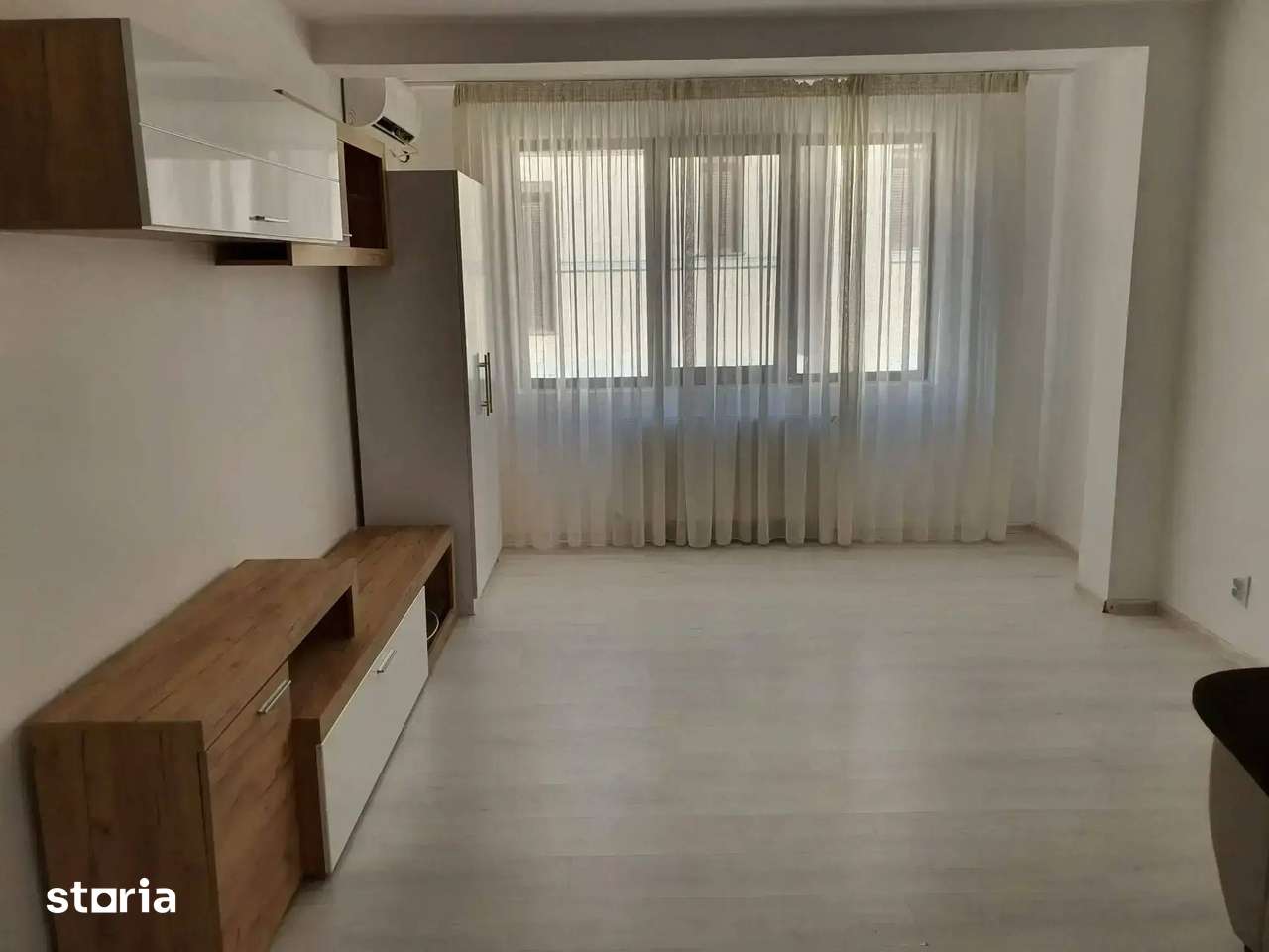 Apartament 3 camere Metrou 1 Decembrie loc parcare inclus in pret — fotografia 1