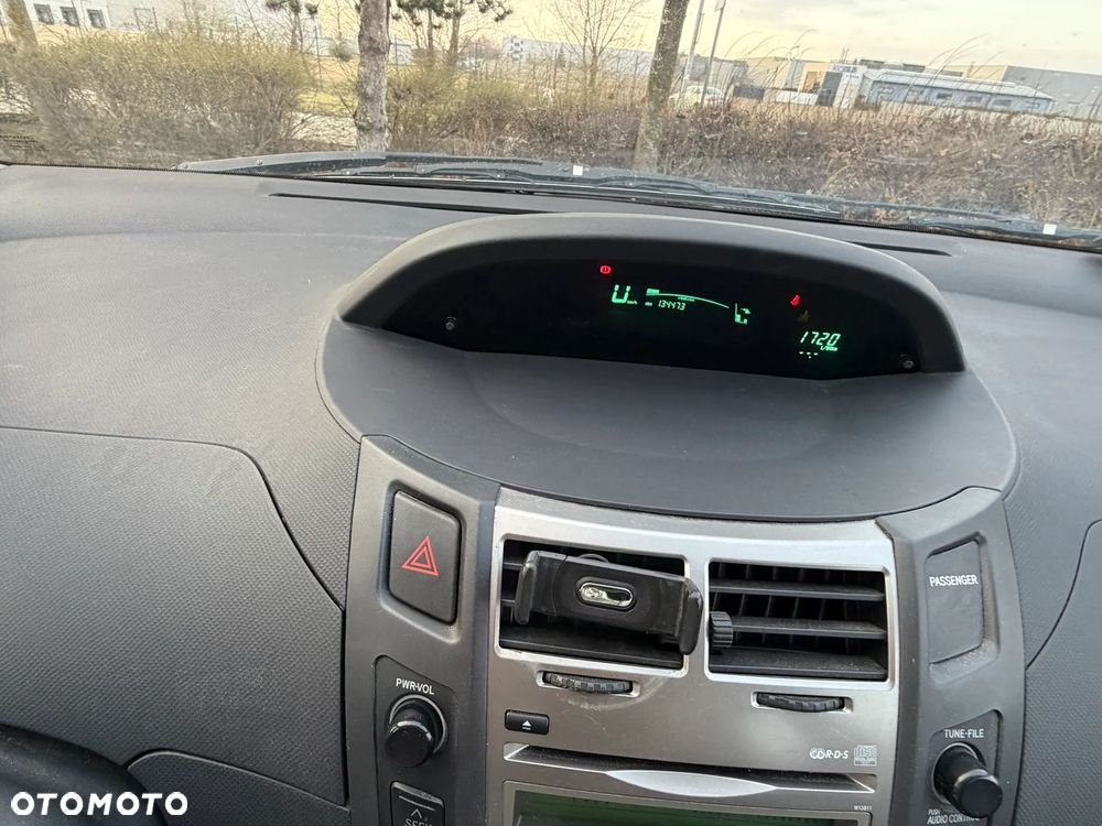 Toyota Yaris 1.0 Luna EU5 - 17