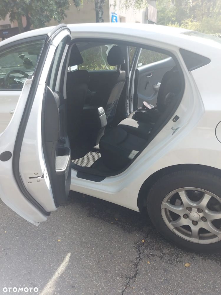 Hyundai Elantra 1.6 Classic + - 8