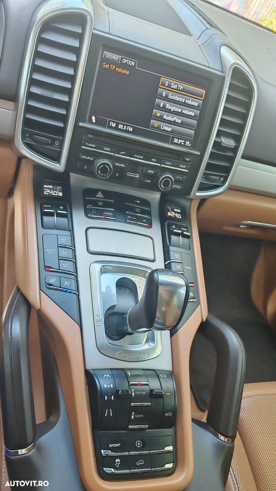 Porsche Cayenne Turbo - 10
