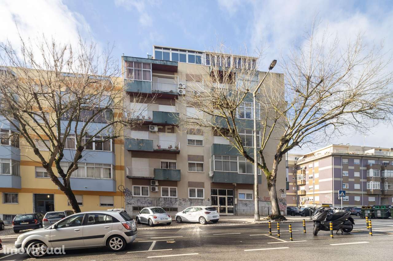 Apartamento T4 convertido em T3  – Cova da Piedade/Almada - Grande imagem: 2/41