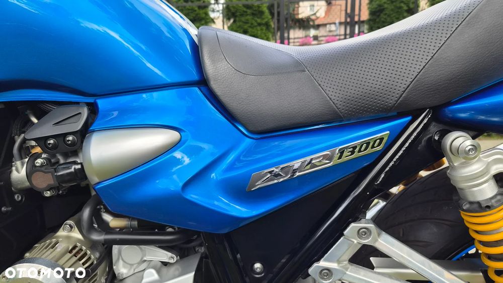 Yamaha XJR - 12