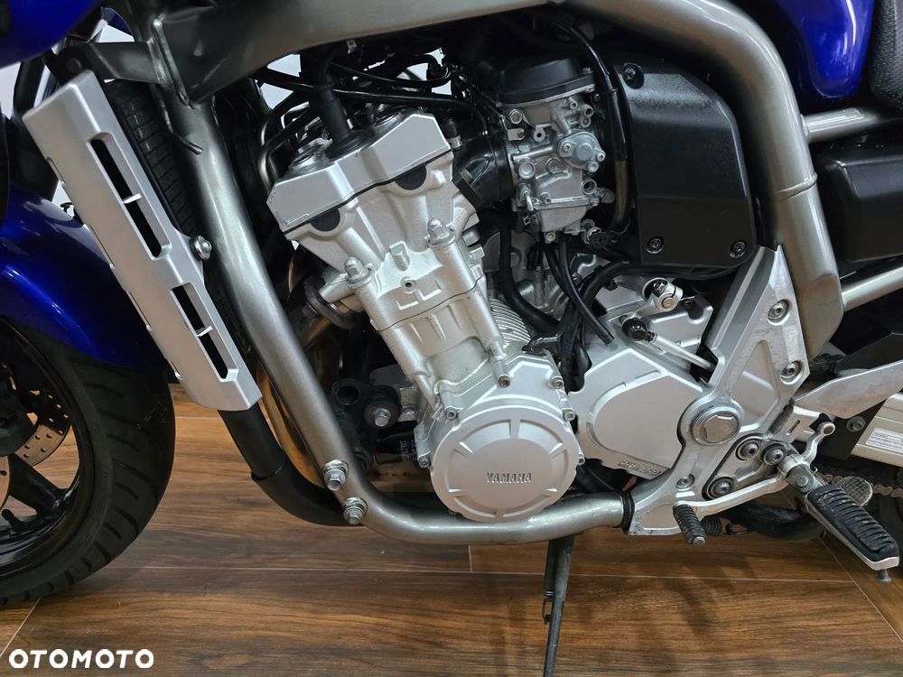 Yamaha FZS - 10