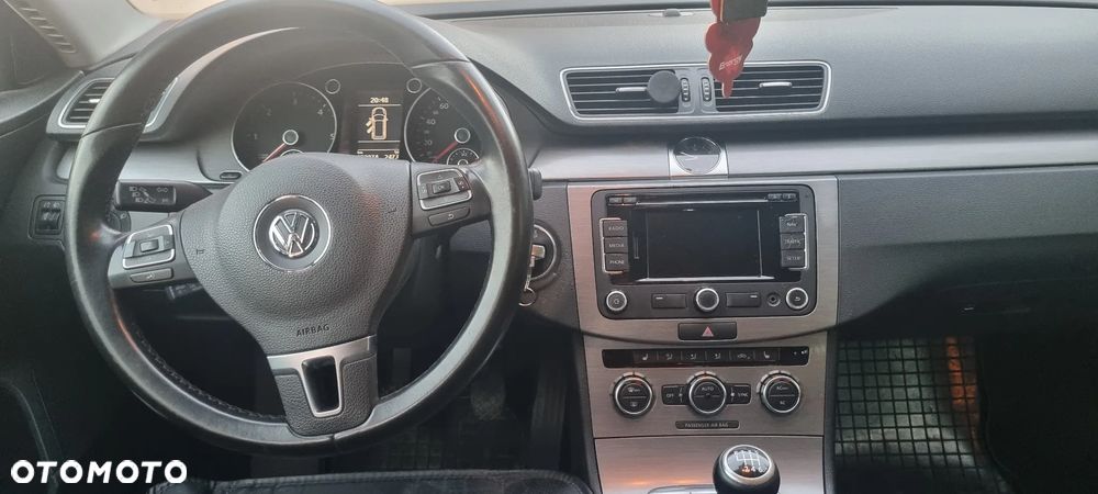 Volkswagen Passat 2.0 TDI DPF Comfortline - 8