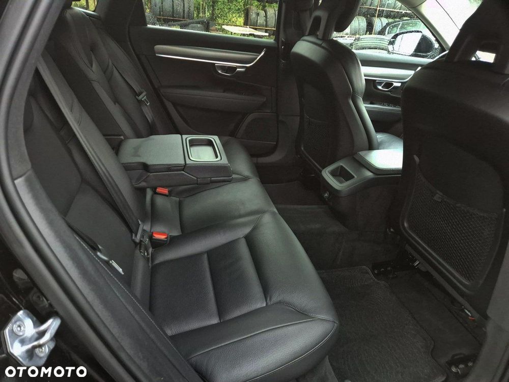 Volvo V90 D4 AWD Geartronic Momentum Pro - 25