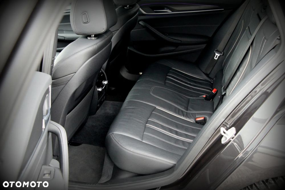 BMW Seria 5 530e xDrive M Sport sport - 12