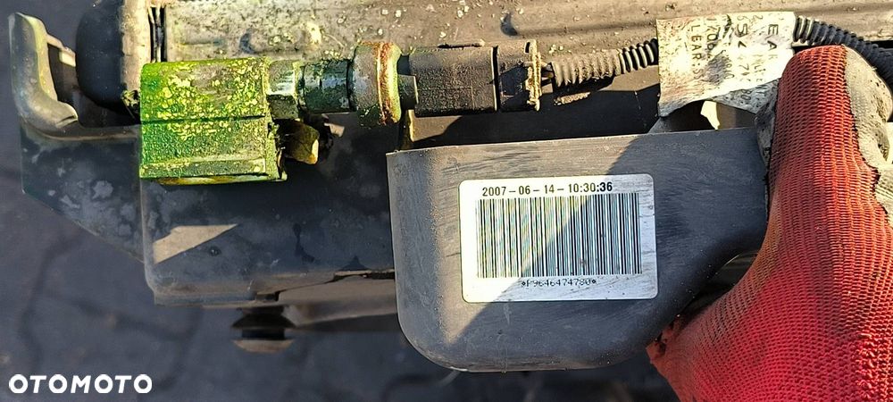 PAS PRZEDNI CHŁODNICE PEUGEOT 407 - 5